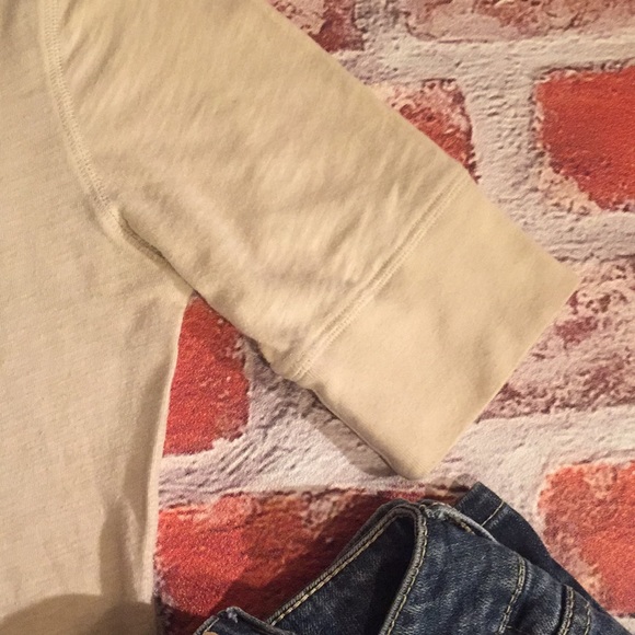 American Eagle Outfitters - Picture 3 of 4